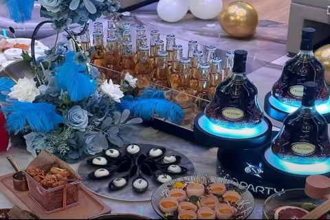 沈阳万丽公馆KTV招聘-不懈奋斗攻克职场重重难关